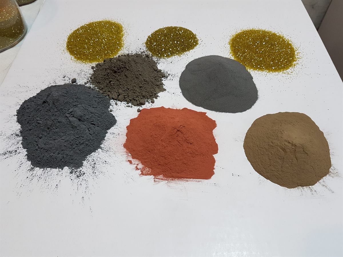 Metal powders and diamond grit for bond formulations